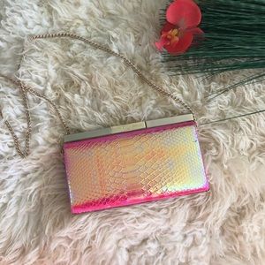 Dune pink iridescent clutch
